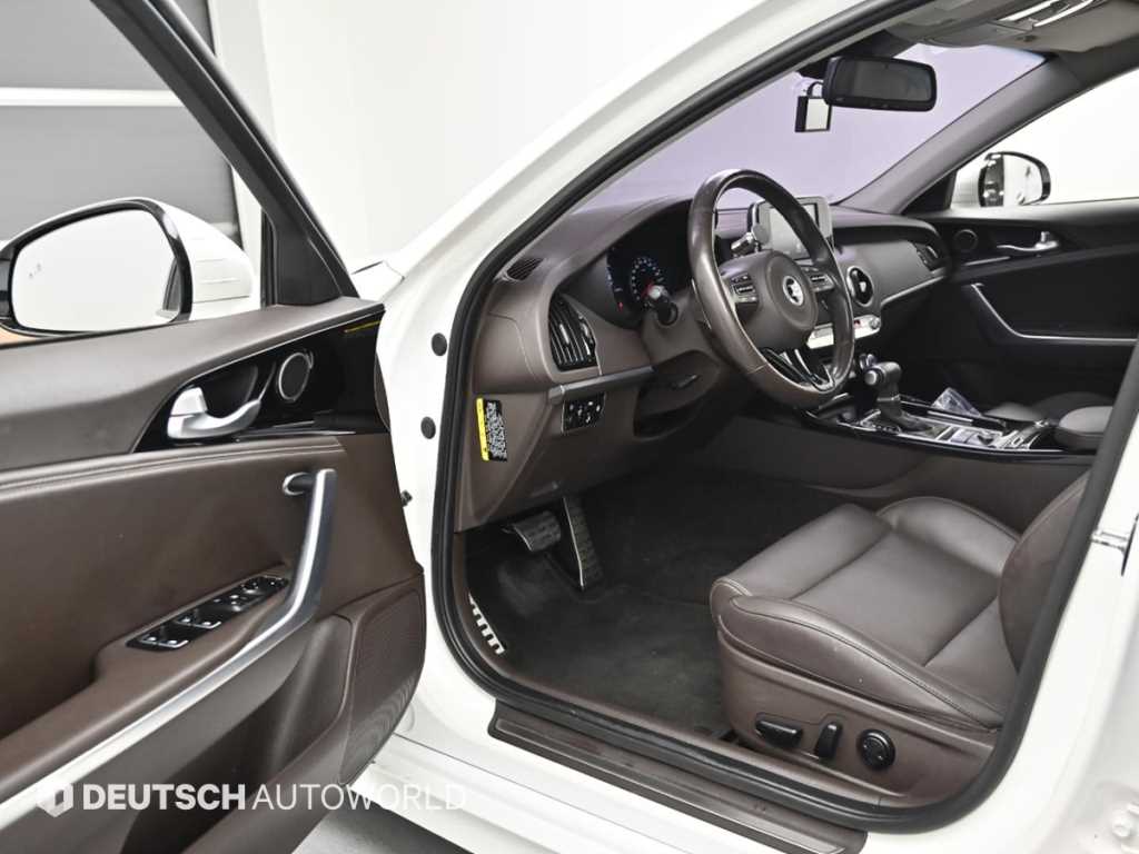 KIA Stinger - Vista 11