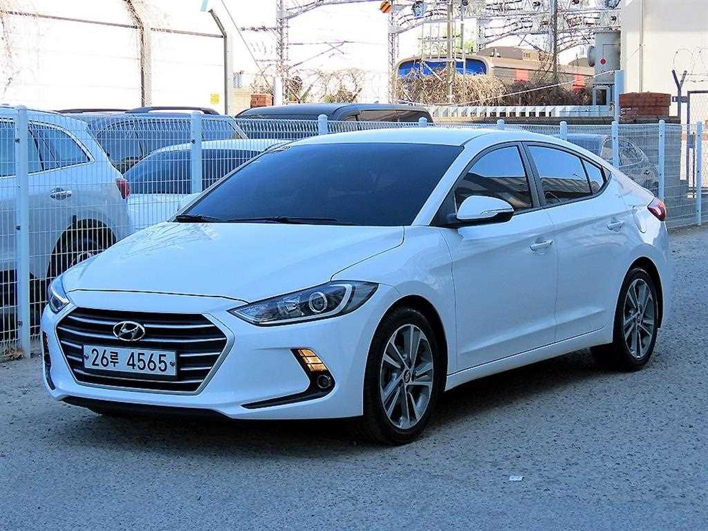 HYUNDAI Avante - Vista 2