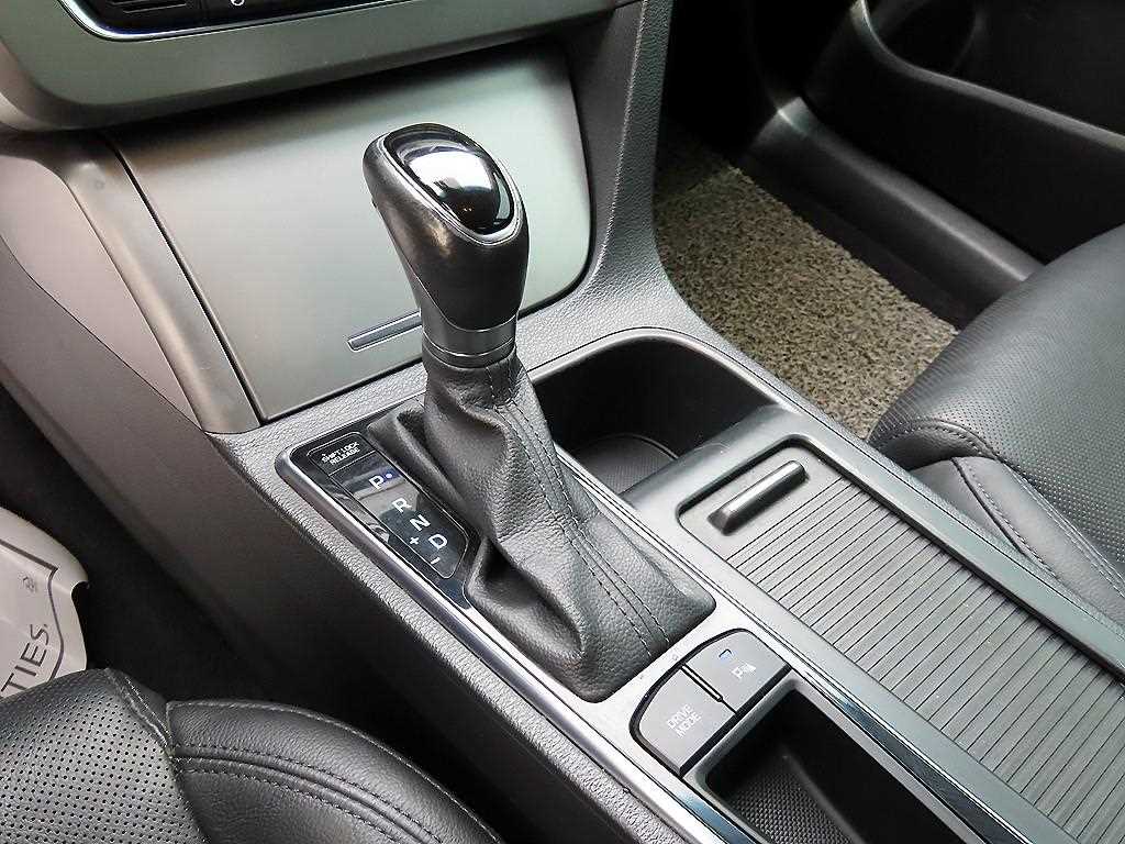 HYUNDAI Sonata - Vista 10