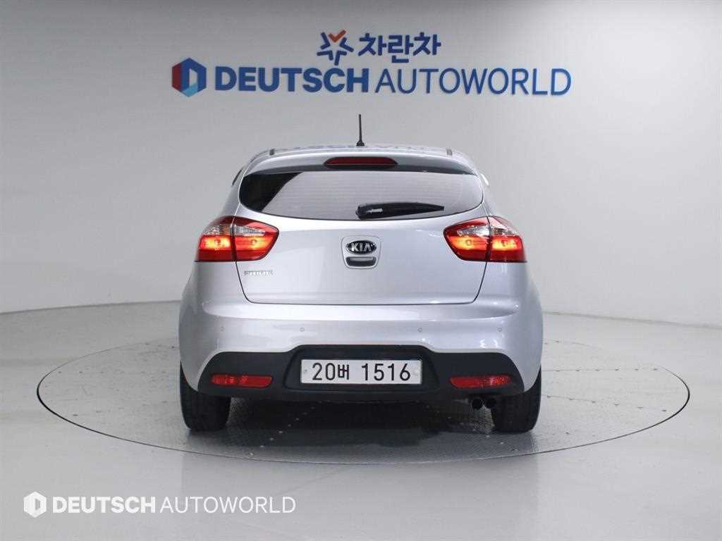 KIA Pride - Vista 4