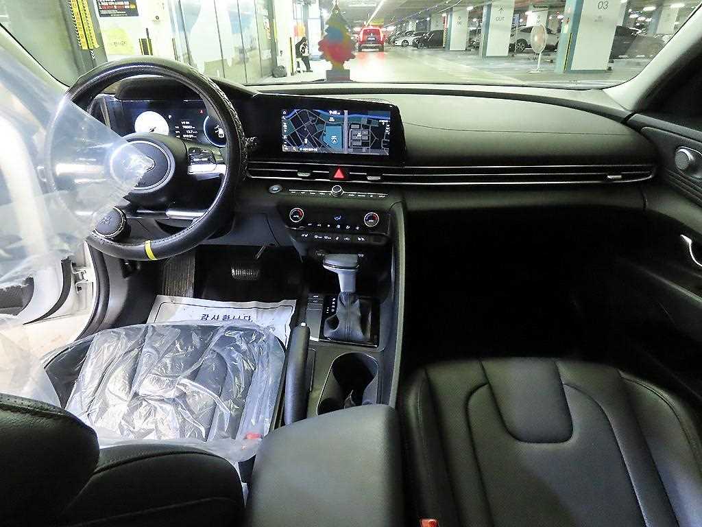 HYUNDAI Avante - Vista 10