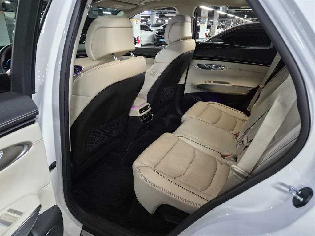 Genesis GV70 - Vista 9