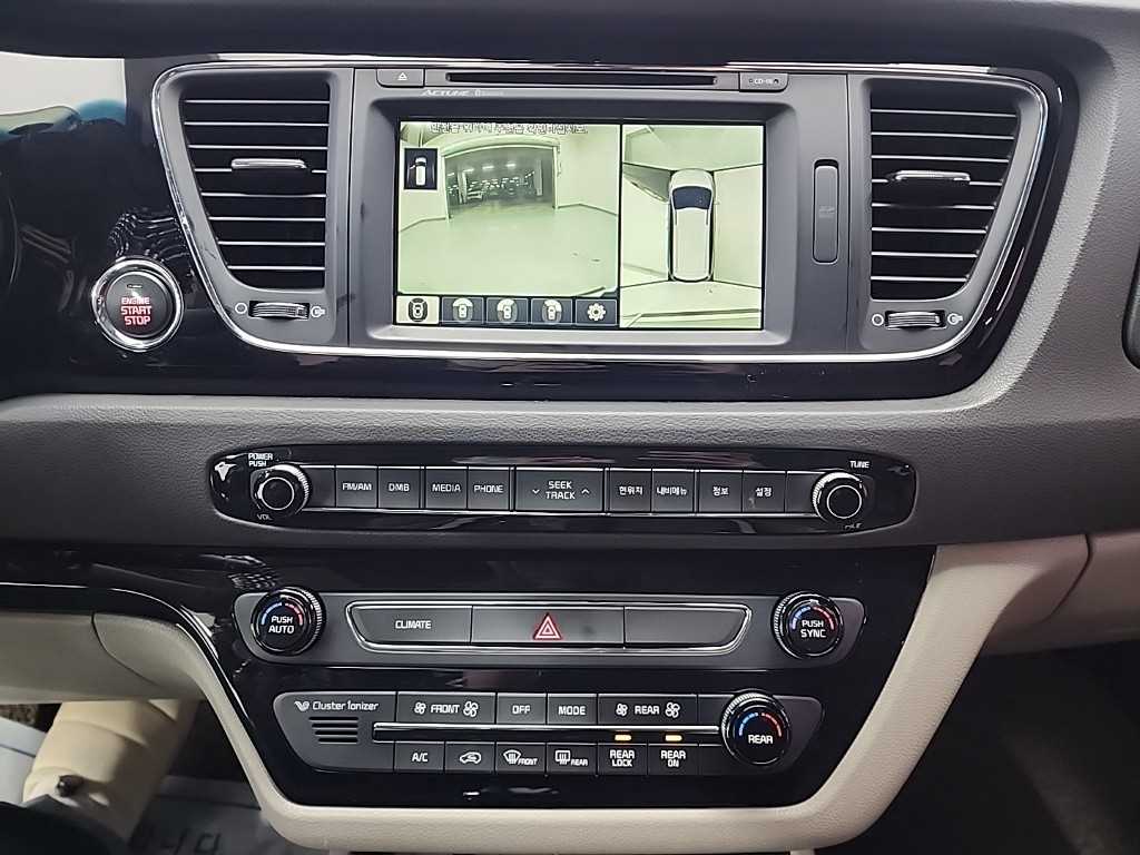 KIA Carnival - Vista 10