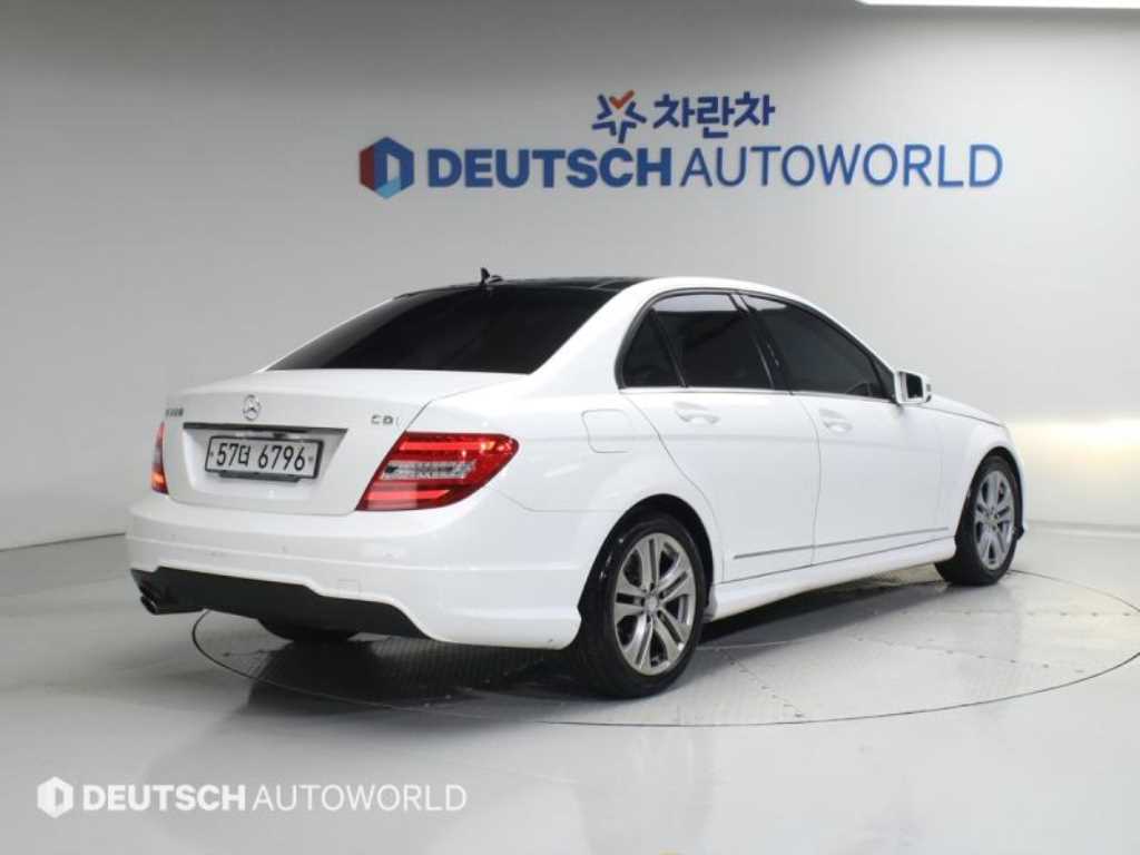 Mercedes Benz C Class - Vista 2