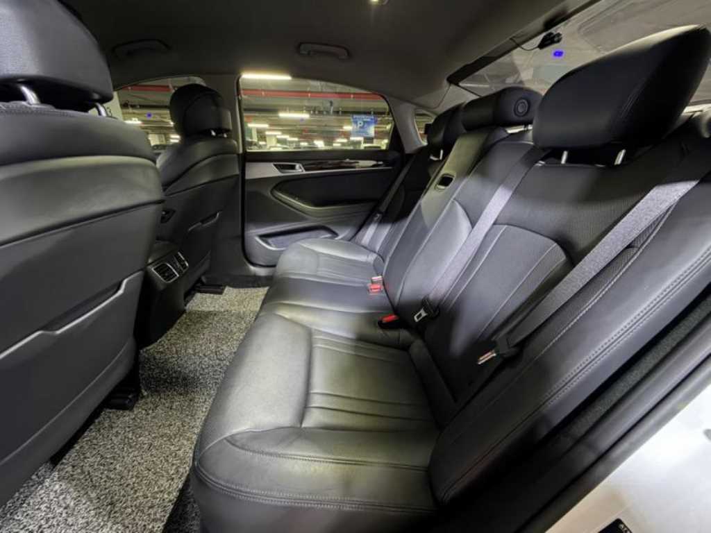 Genesis G80 - Vista 7