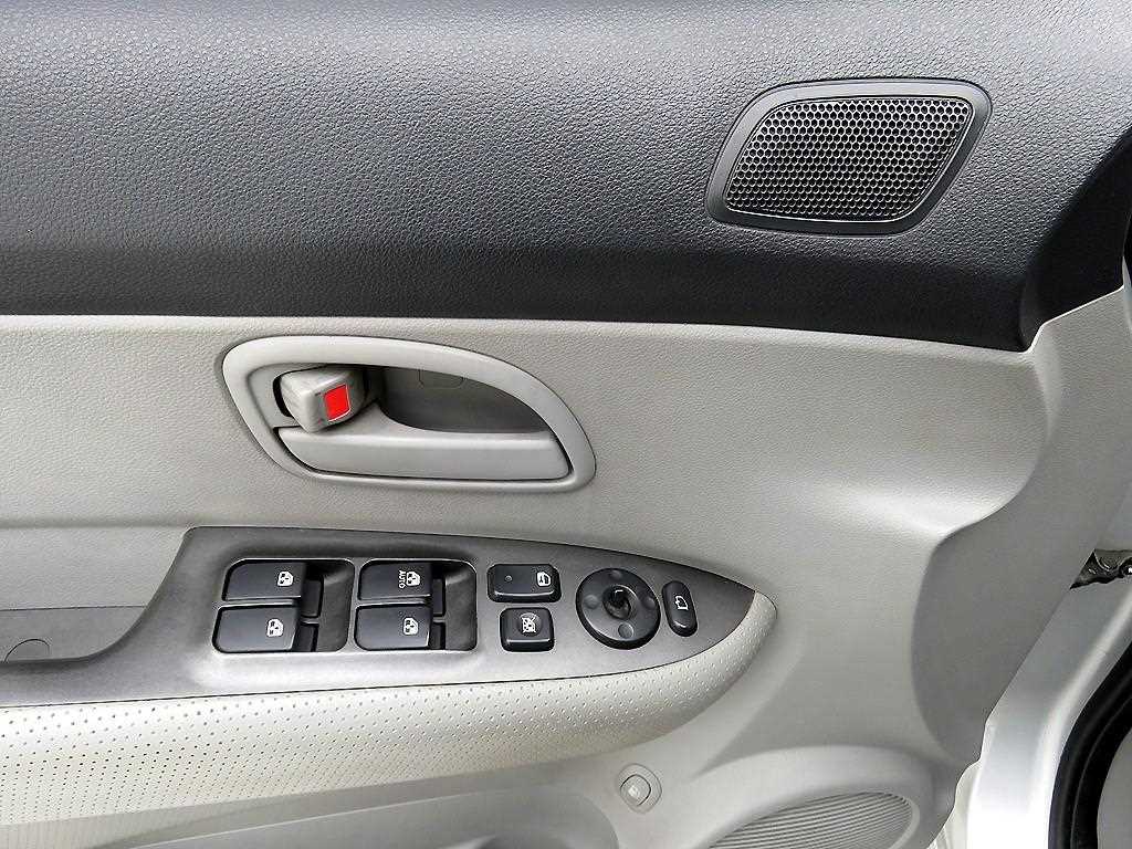 KIA Carens - Vista 9