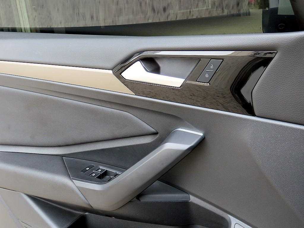 Volkswagen Jetta - Vista 11