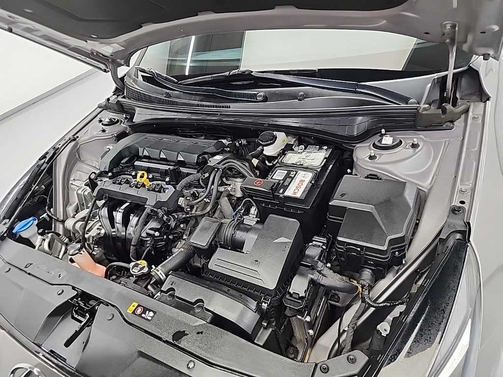 HYUNDAI Avante - Vista 5