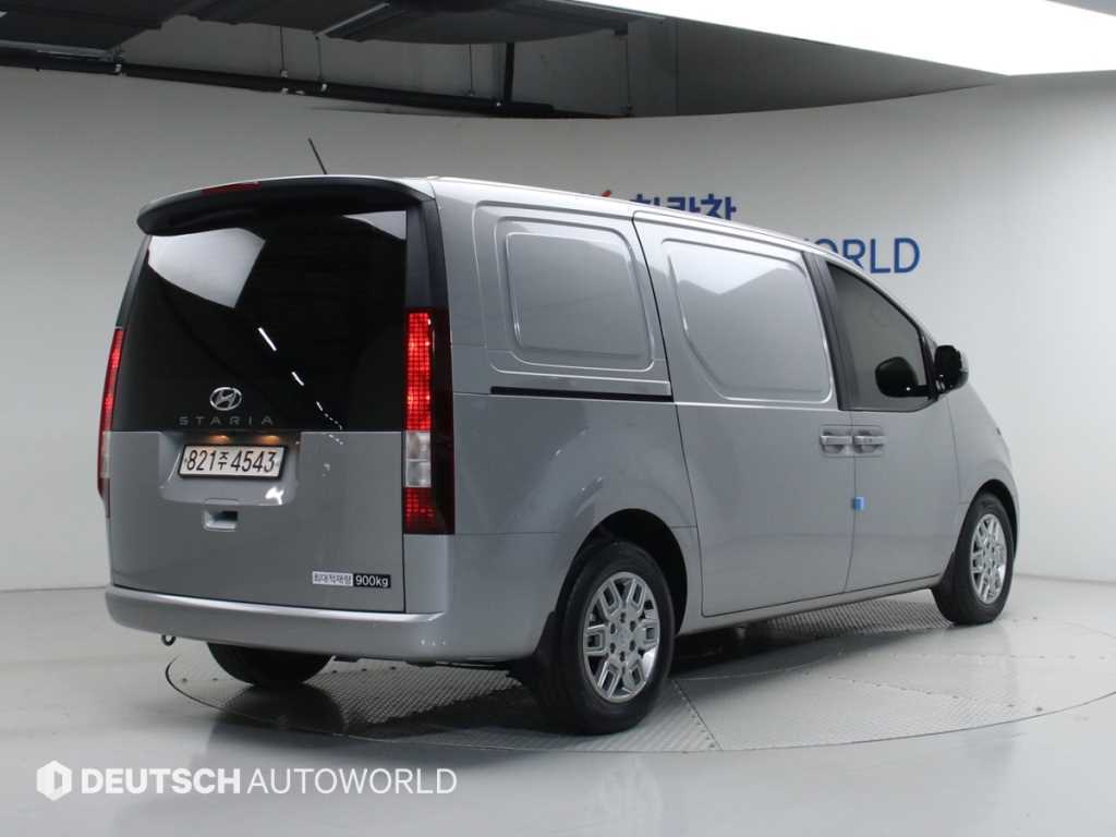 HYUNDAI Staria - Vista 2
