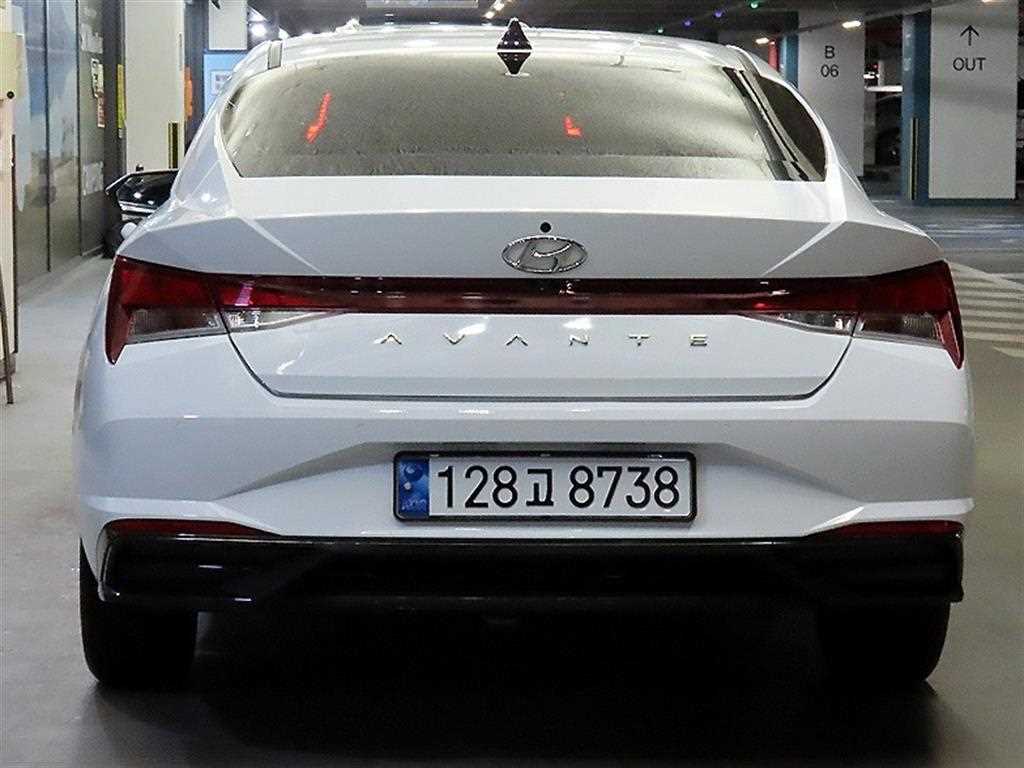 HYUNDAI Avante - Vista 5