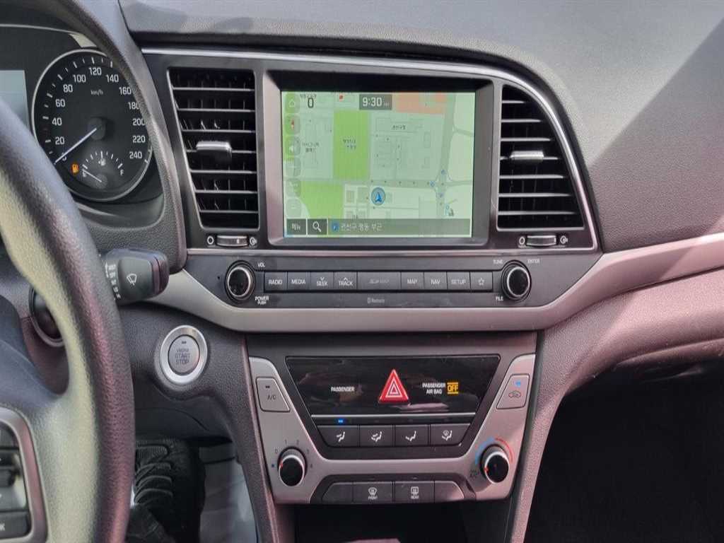 HYUNDAI Avante 2018 Blanco - Importación desde Corea - HF Imports Iquique - Foto 18