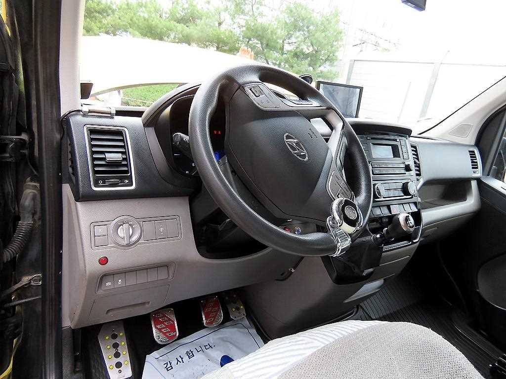 HYUNDAI Solati - Vista 8