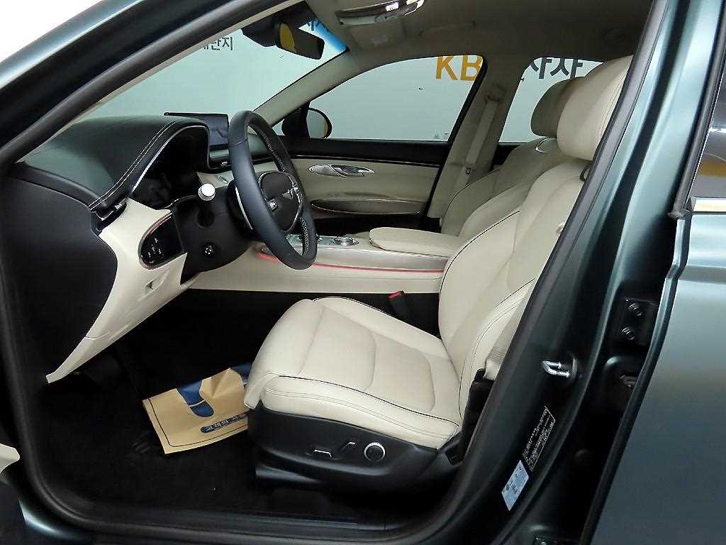 Genesis GV70 - Vista 5