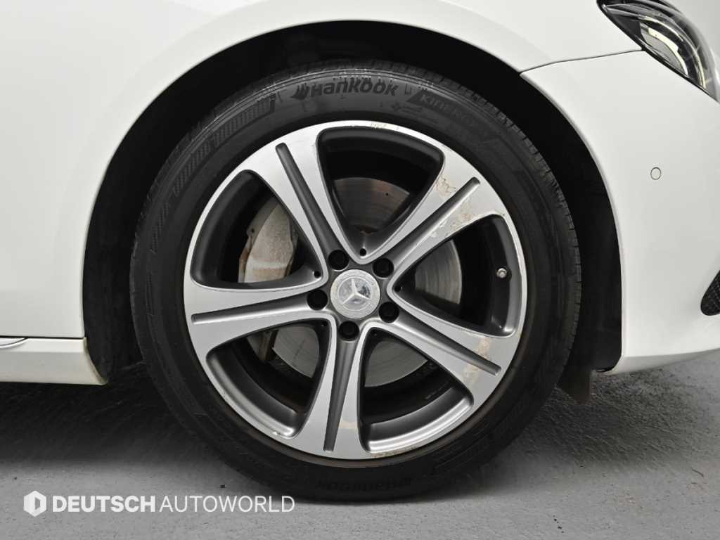 Mercedes Benz E class - Vista 5