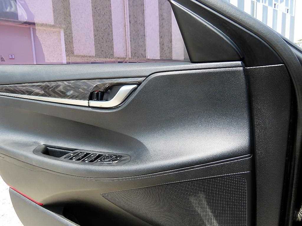 HYUNDAI Grandeur - Vista 11