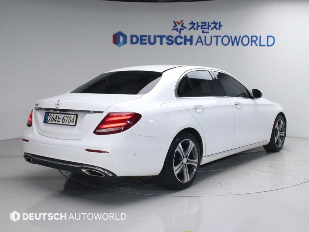 Mercedes Benz E class - Vista 2