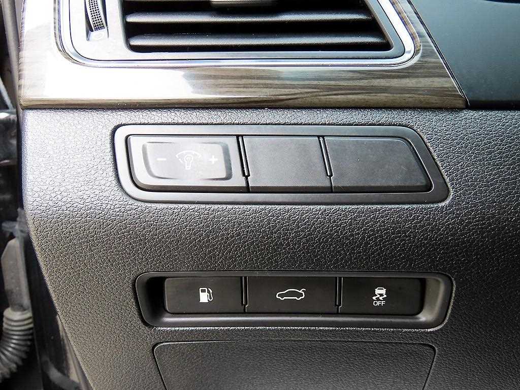HYUNDAI Sonata - Vista 12