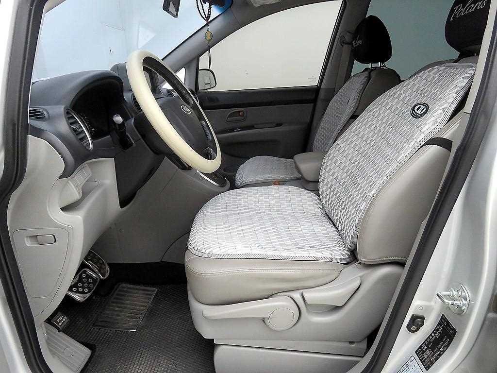 KIA Carens - Vista 6