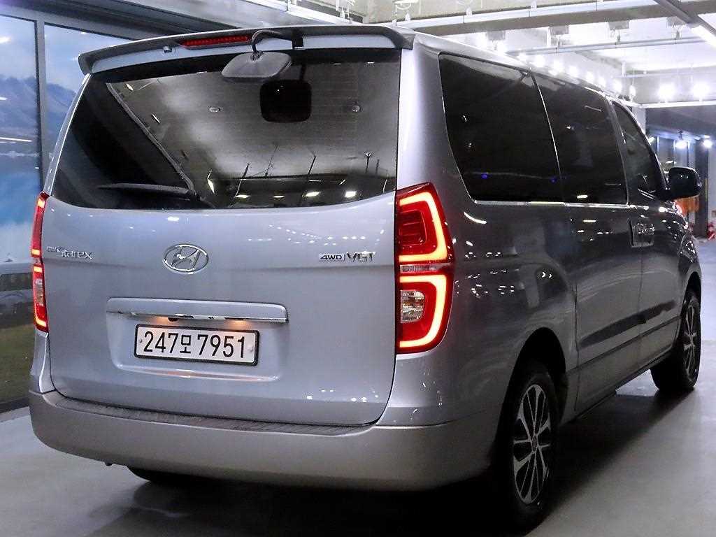 HYUNDAI Starex - Vista 4