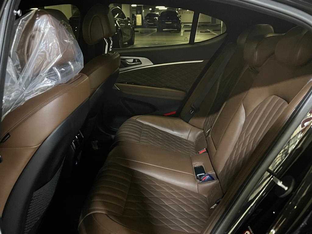 Genesis G70 - Vista 6