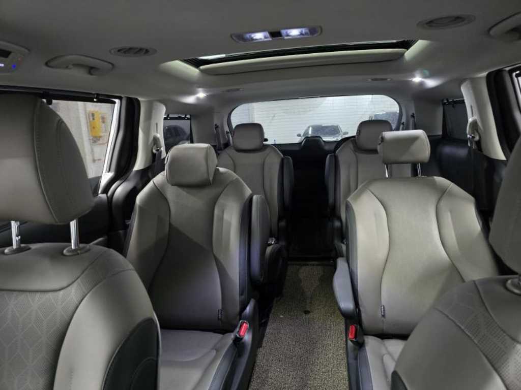 KIA Carnival - Vista 11