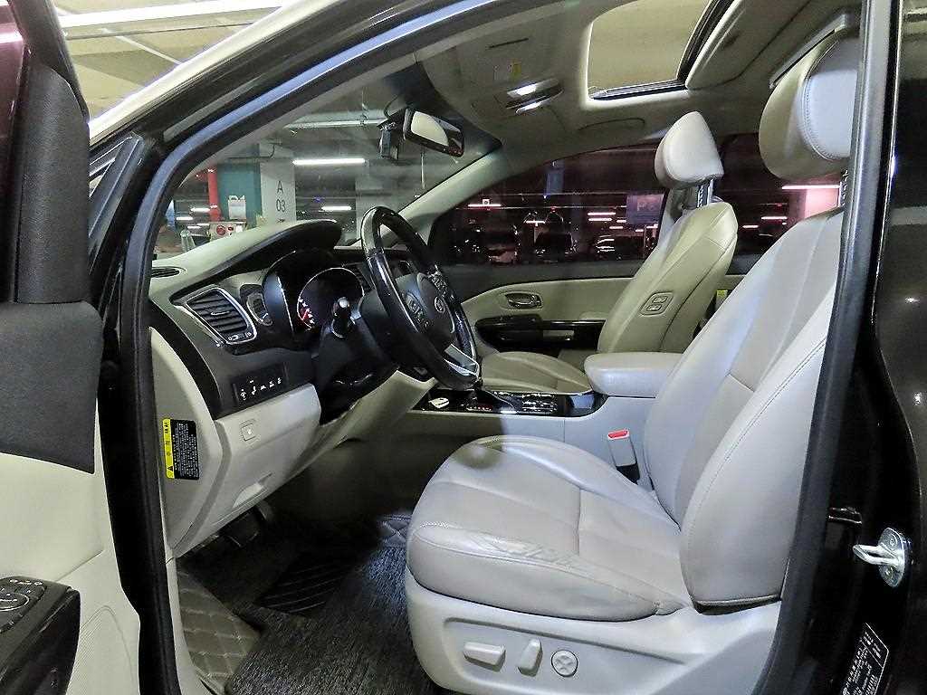 KIA Carnival - Vista 6