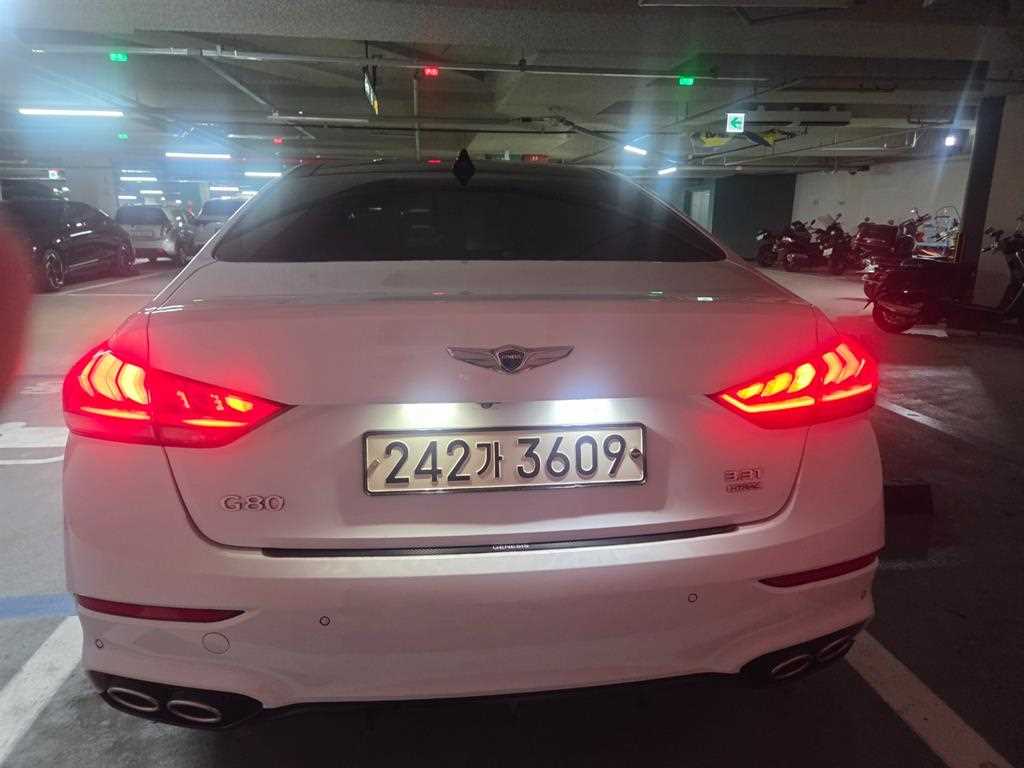 HYUNDAI Genesis - Vista 2