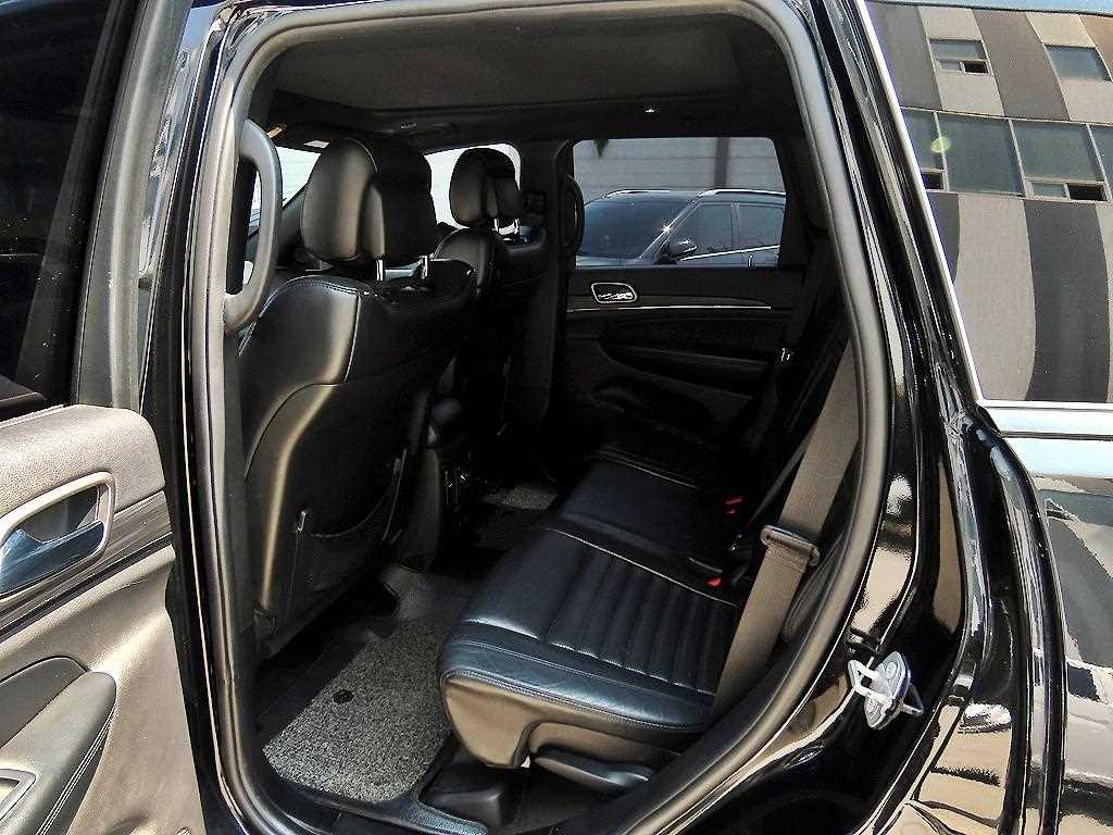 Jeep Cherokee - Vista 6