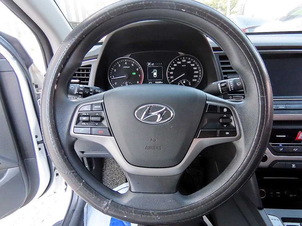 HYUNDAI Avante - Vista 8