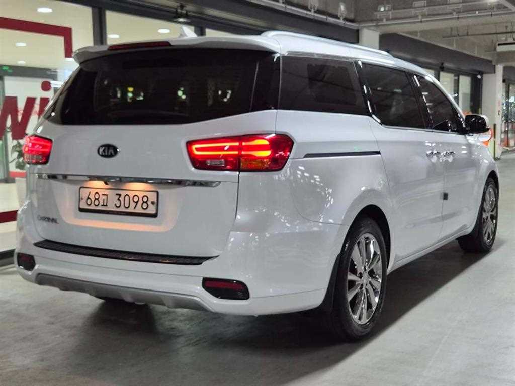 KIA Carnival - Vista 4