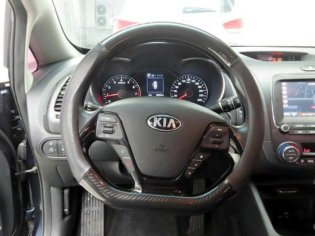 KIA K3 - Vista 8