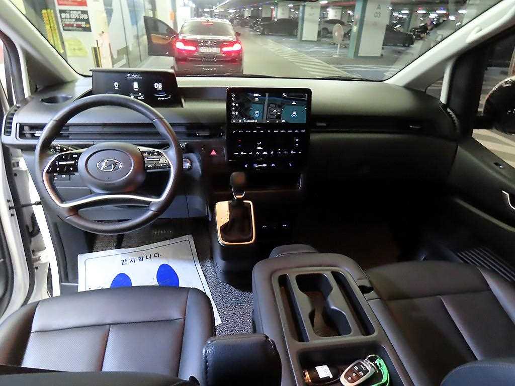 HYUNDAI Staria - Vista 10