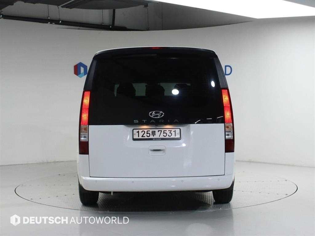HYUNDAI Staria - Vista 4