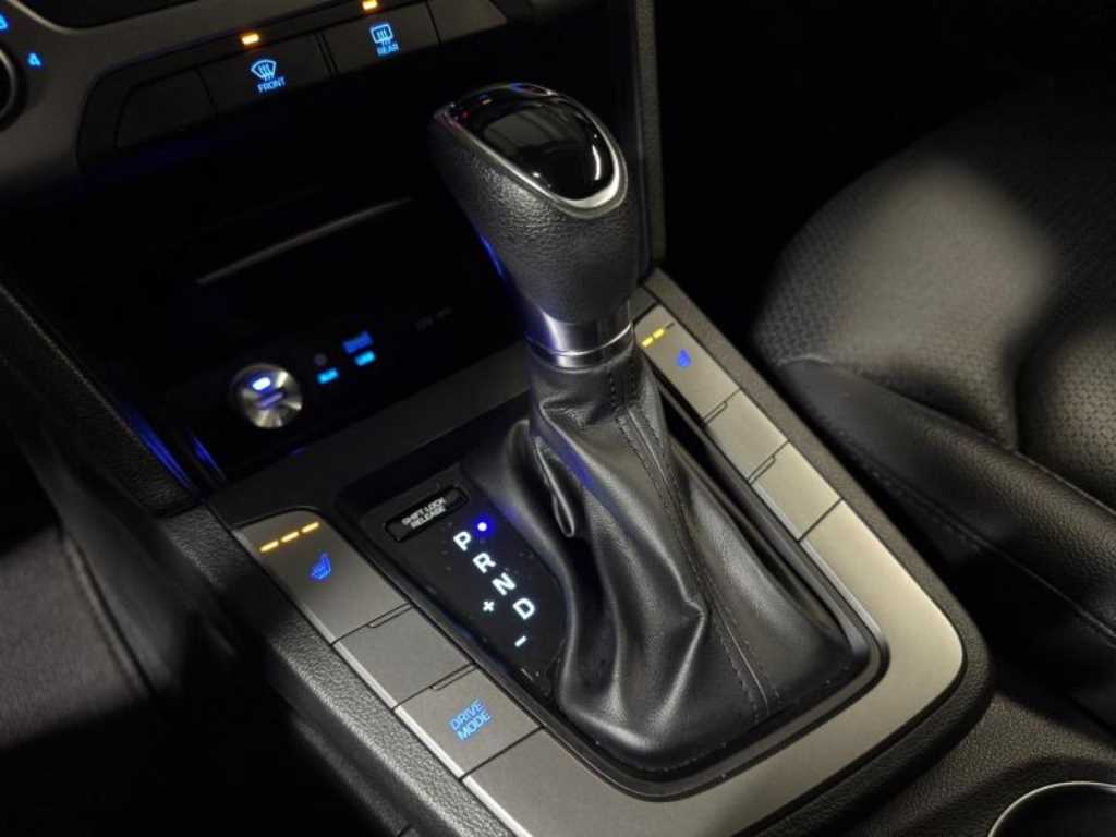HYUNDAI Avante - Vista 11