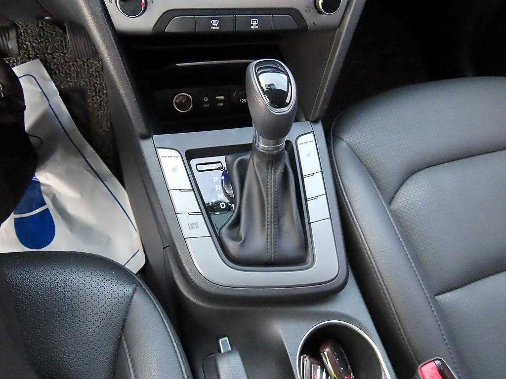 HYUNDAI Avante - Vista 10