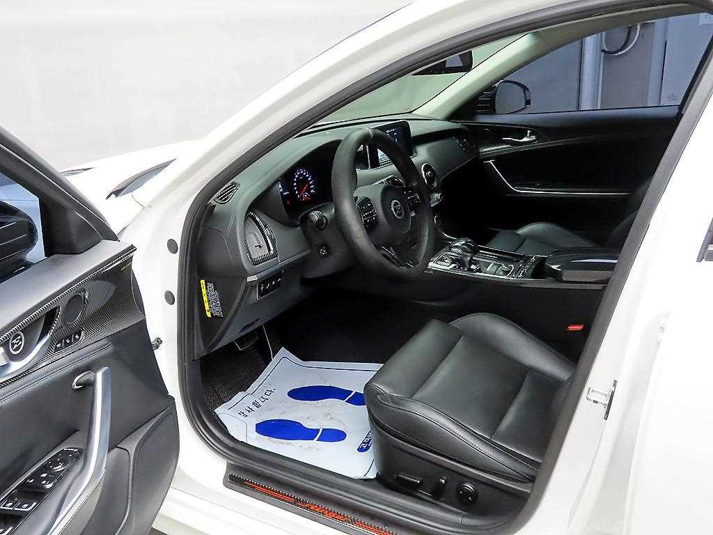 KIA Stinger - Vista 5