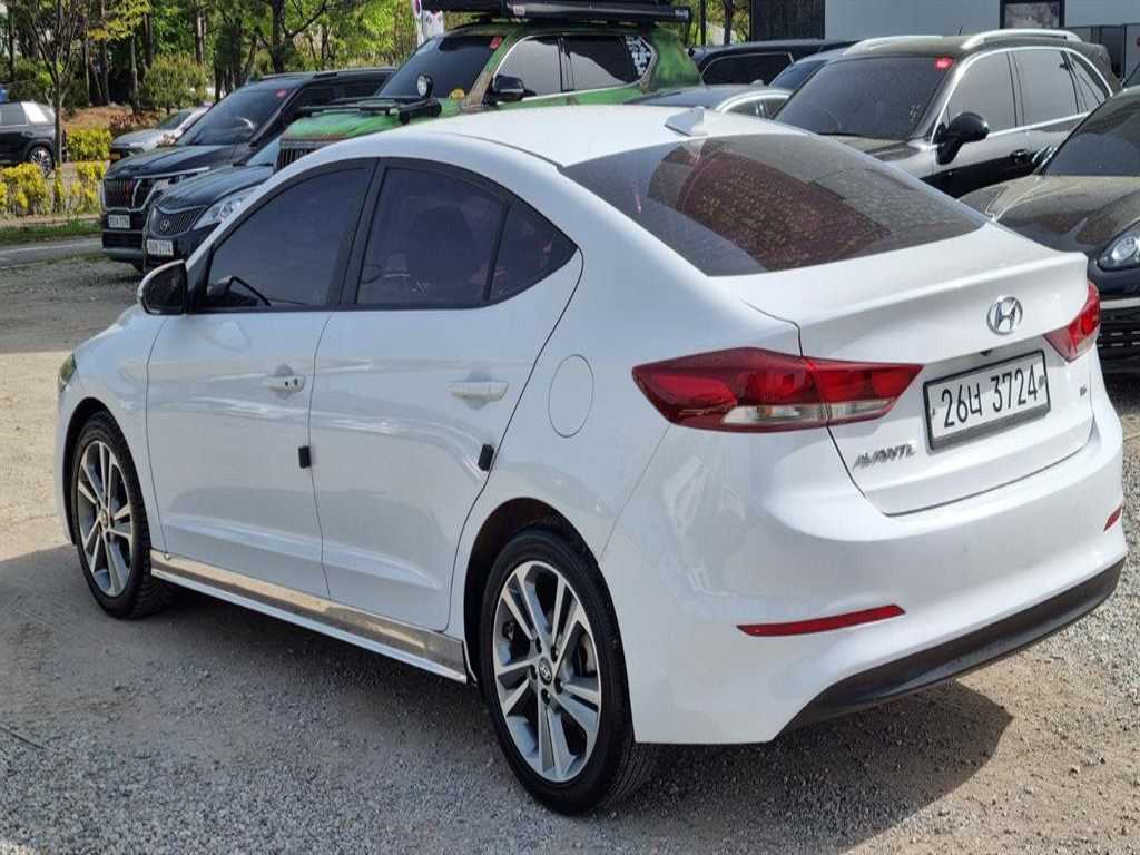 HYUNDAI Avante - Vista 6