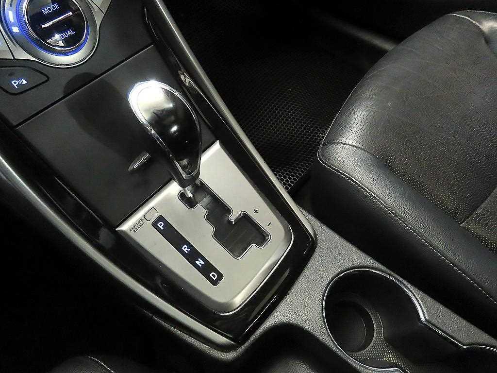 HYUNDAI Avante - Vista 12