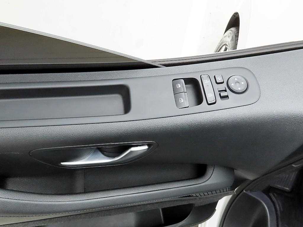 HYUNDAI Staria - Vista 11