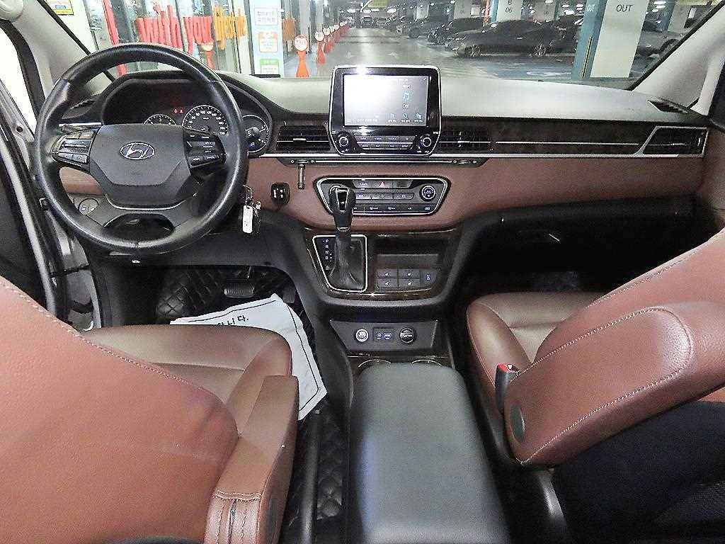 HYUNDAI Starex - Vista 10