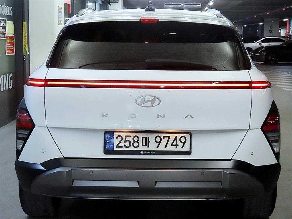 HYUNDAI Kona - Vista 5