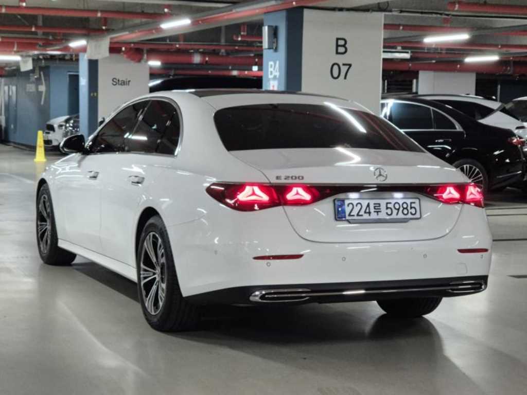 Mercedes Benz E class - Vista 3