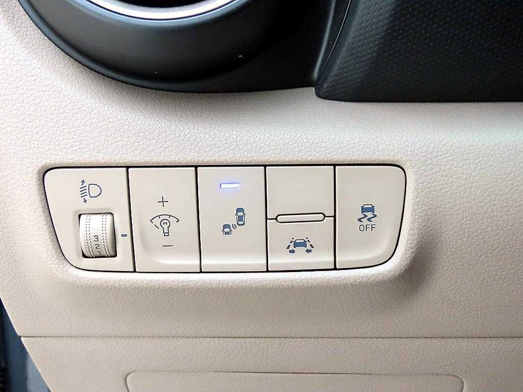 HYUNDAI Kona - Vista 12