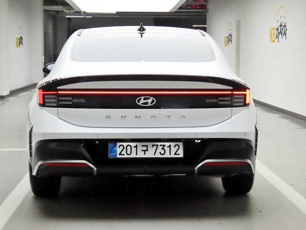 HYUNDAI Sonata - Vista 3