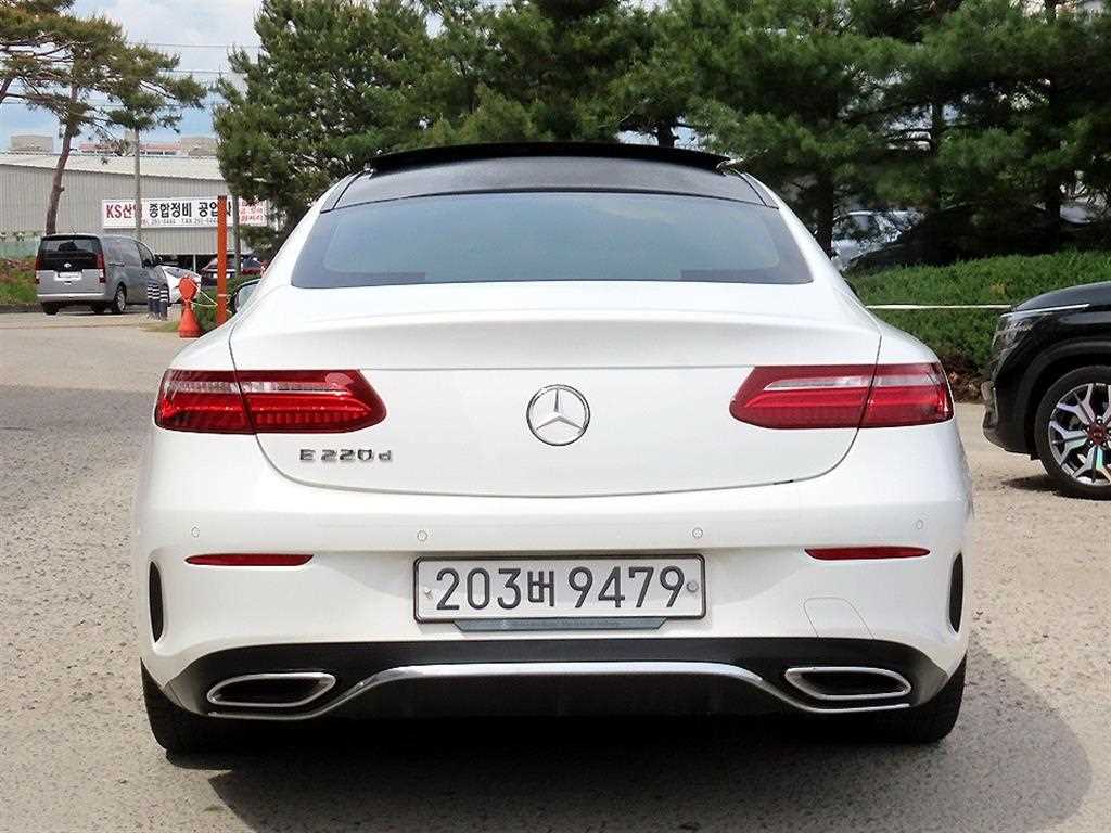 Mercedes Benz E class - Vista 4