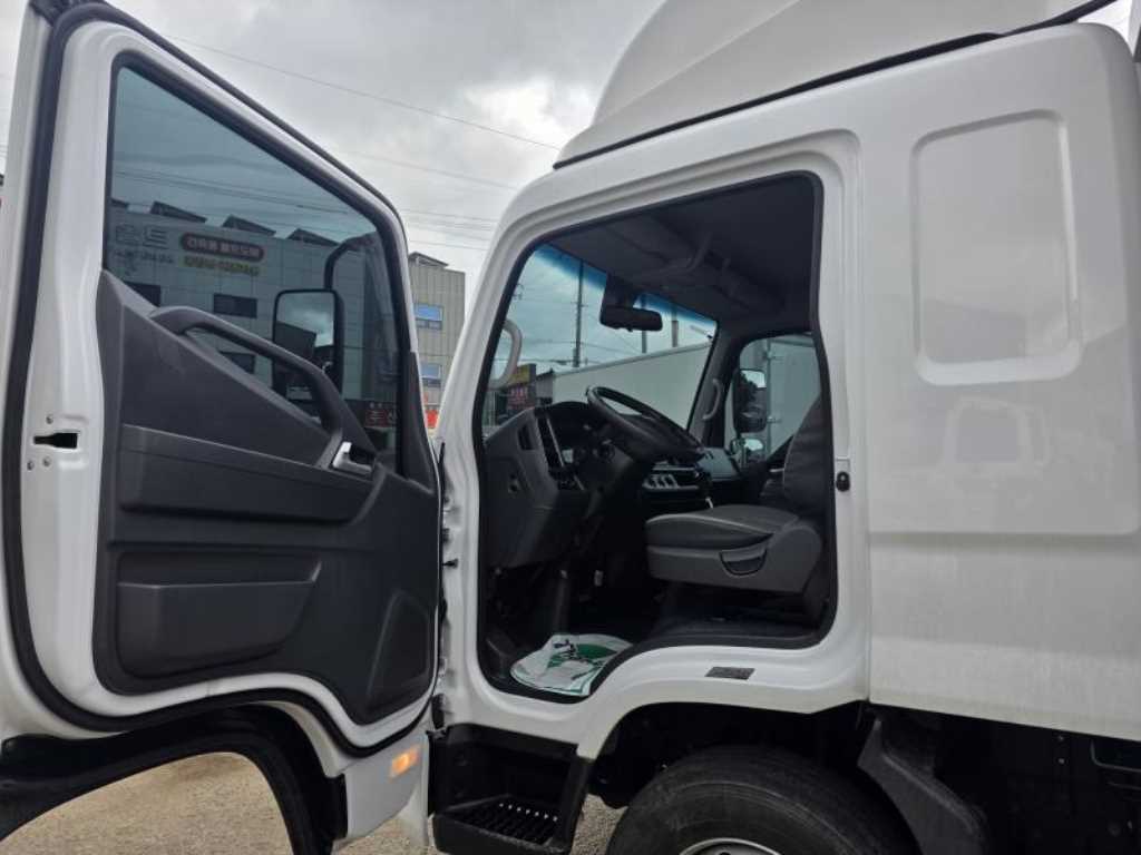 medium and large cargo truck - Vista 9