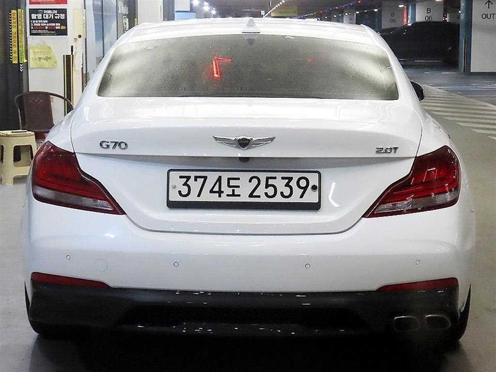 Genesis G70 - Vista 5