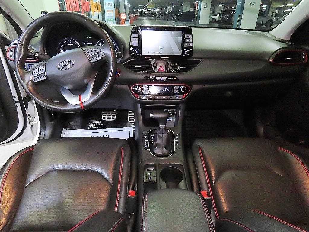 HYUNDAI i30 - Vista 10
