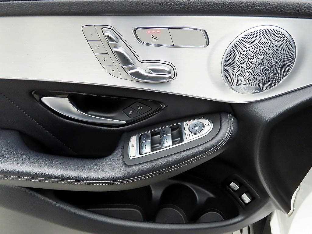 Mercedes Benz GLC Class - Vista 11