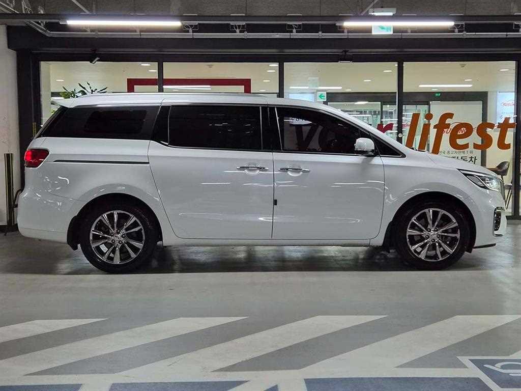 KIA Carnival - Vista 3